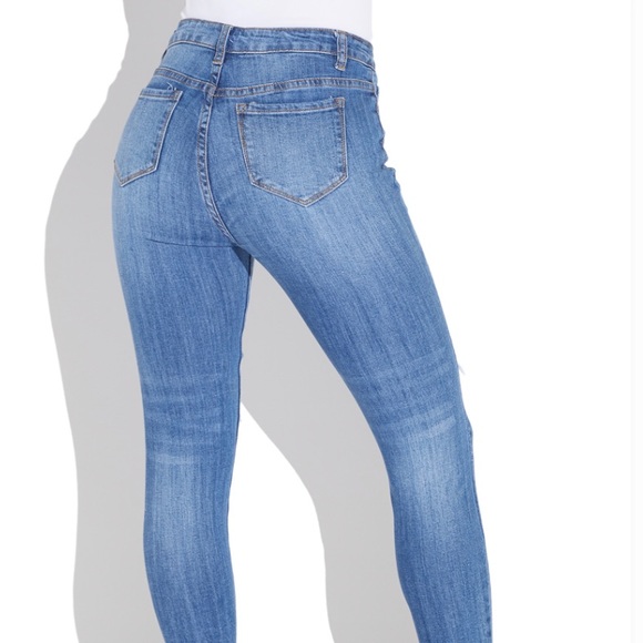 NWT High-Rise Distressed Skinny Jeans - Picture 2 of 3